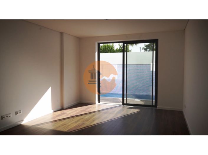 Image No.12-3 Bed House for sale