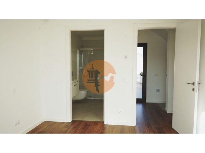 Image No.13-3 Bed House for sale