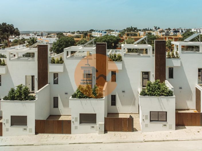 Image No.24-3 Bed House for sale