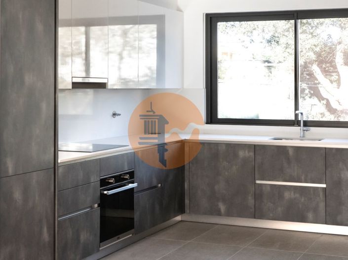 Image No.42-3 Bed House for sale