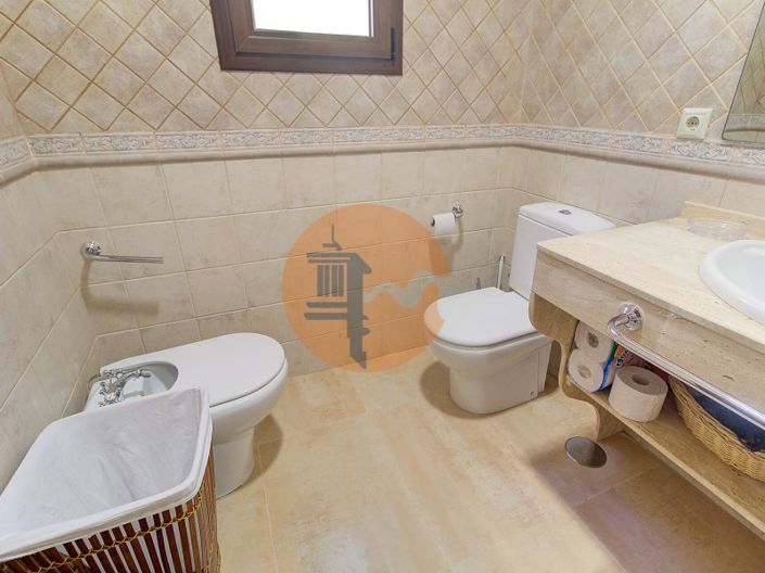 Image No.17-4 Bed House for sale