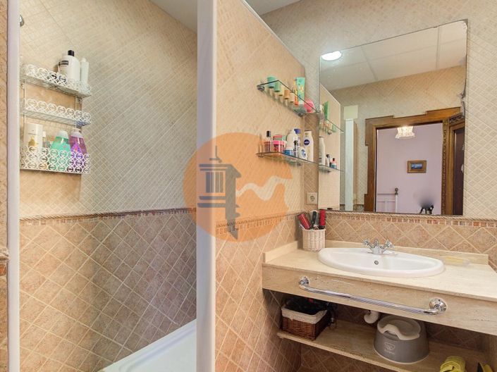 Image No.20-4 Bed House for sale