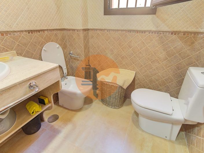 Image No.21-4 Bed House for sale