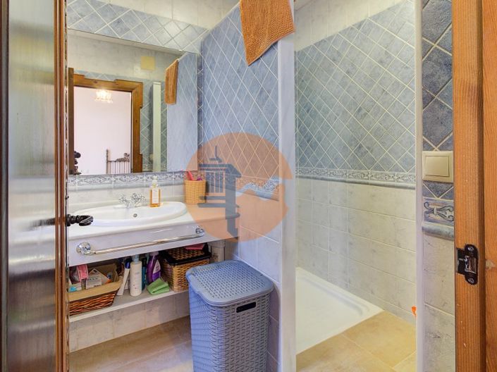 Image No.24-4 Bed House for sale