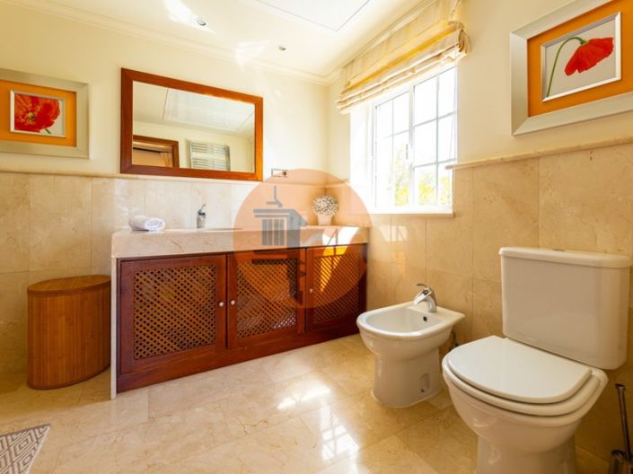 Image No.17-5 Bed House for sale