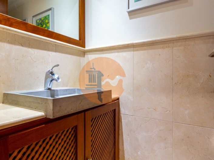 Image No.35-5 Bed House for sale