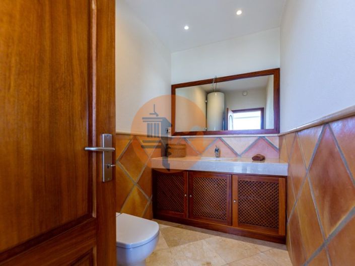 Image No.5-5 Bed House for sale