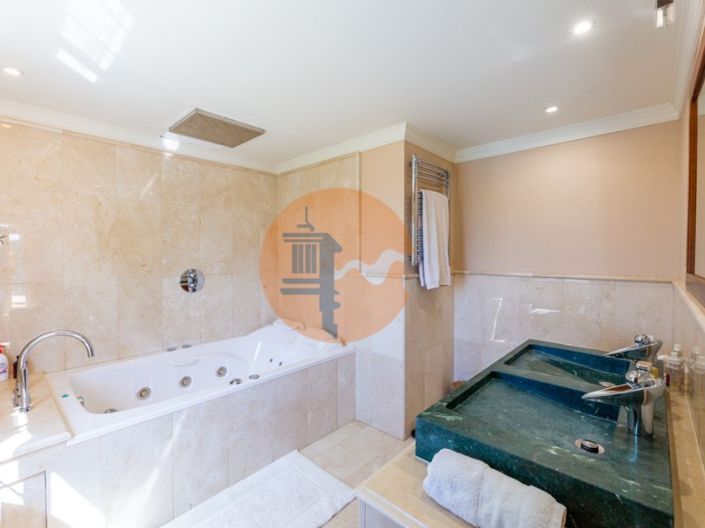 Image No.59-5 Bed House for sale