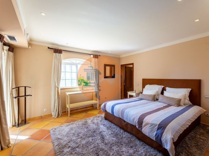 Image No.6-5 Bed House for sale