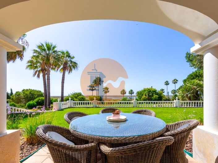 Image No.7-5 Bed House for sale