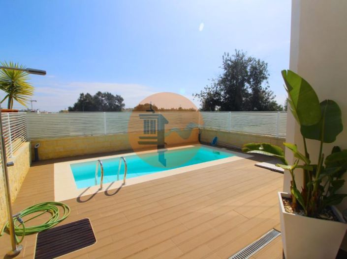 Image No.21-4 Bed House for sale