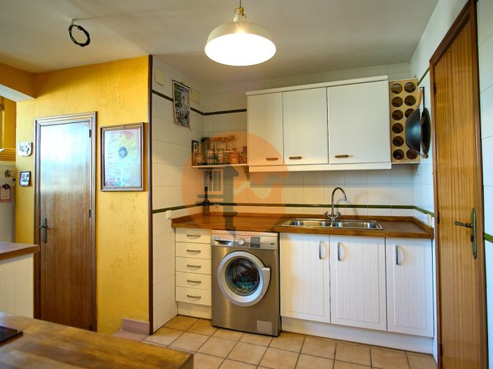 Image No.18-3 Bed House for sale