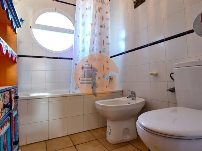 Image No.24-3 Bed House for sale