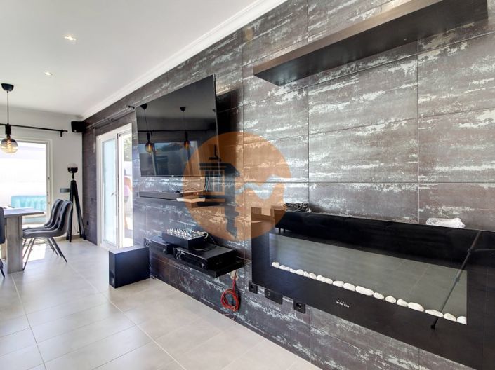 Image No.9-4 Bed House for sale