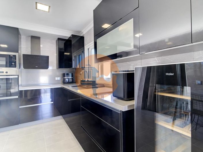 Image No.16-4 Bed House for sale