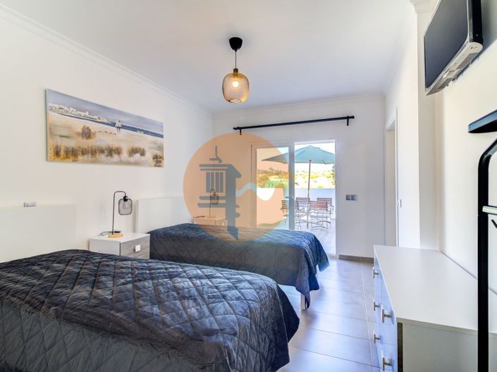 Image No.17-4 Bed House for sale