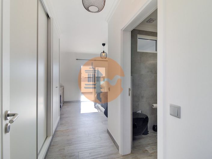 Image No.24-4 Bed House for sale