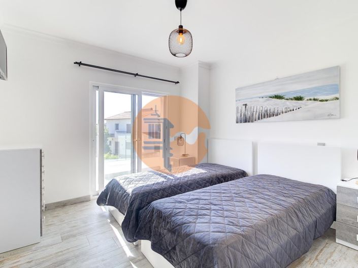 Image No.29-4 Bed House for sale