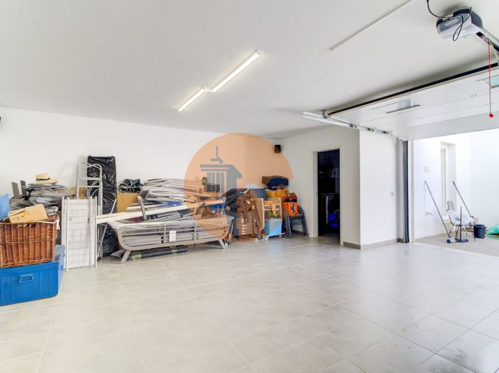 Image No.50-4 Bed House for sale