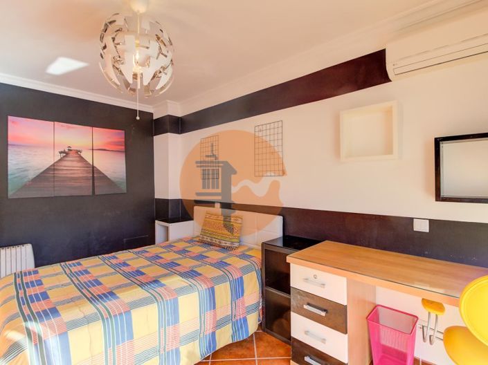 Image No.25-4 Bed House for sale