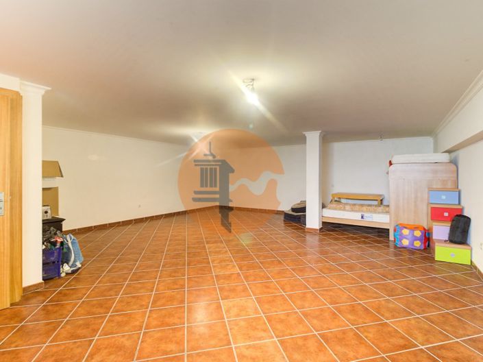 Image No.38-4 Bed House for sale