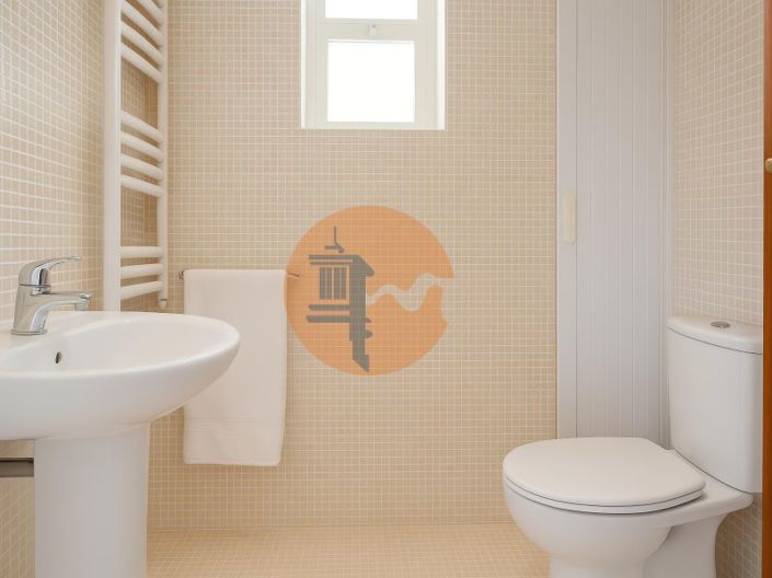 Image No.14-3 Bed House for sale