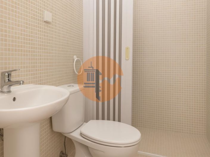 Image No.19-3 Bed House for sale