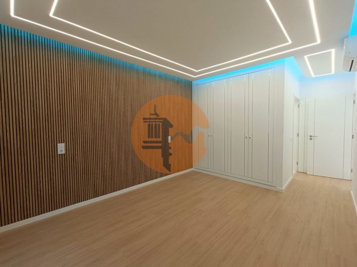 Image No.22-3 Bed Apartment for sale