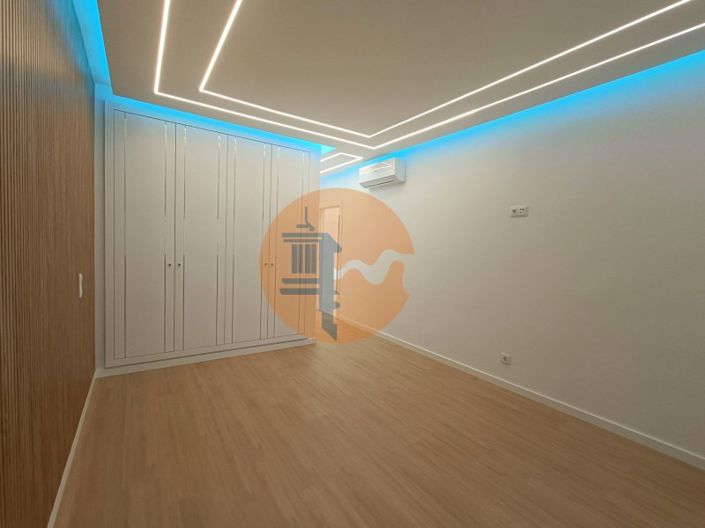 Image No.24-3 Bed Apartment for sale