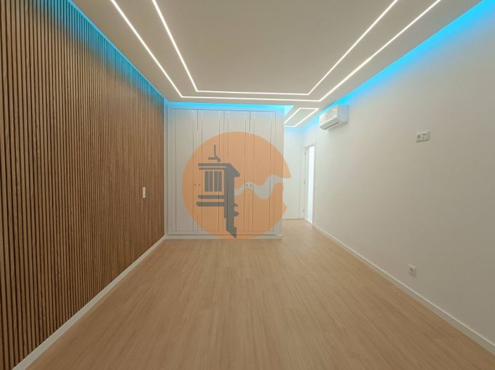 Image No.25-3 Bed Apartment for sale