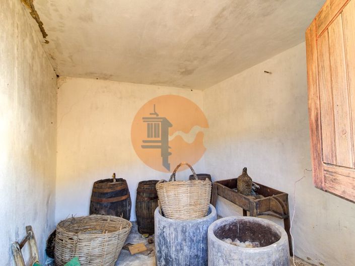 Image No.25-3 Bed Farmhouse for sale