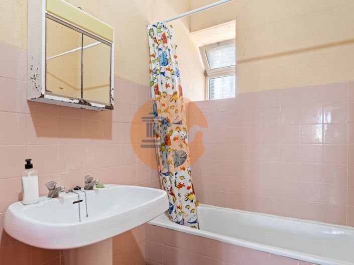 Image No.13-4 Bed Farmhouse for sale