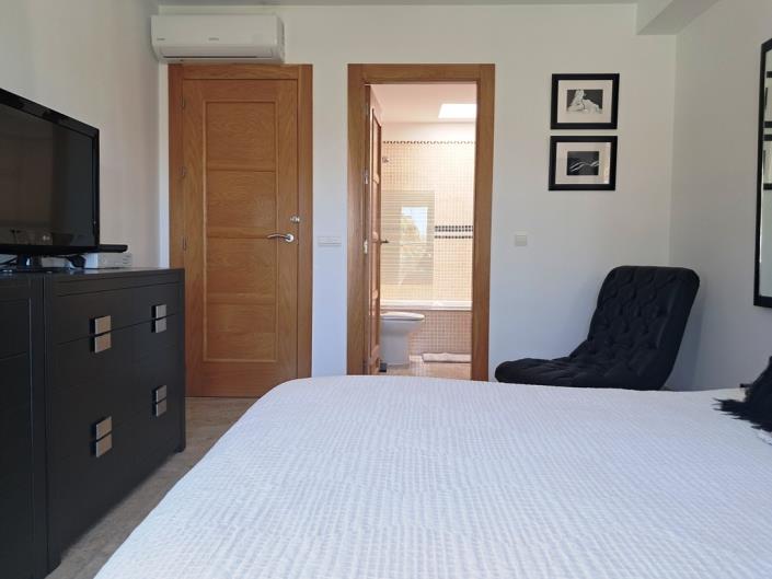 Image No.19-5 Bed Townhouse for sale