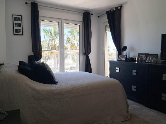 Image No.20-5 Bed Townhouse for sale