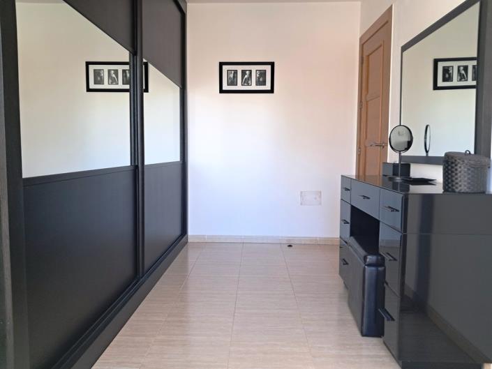 Image No.22-5 Bed Townhouse for sale