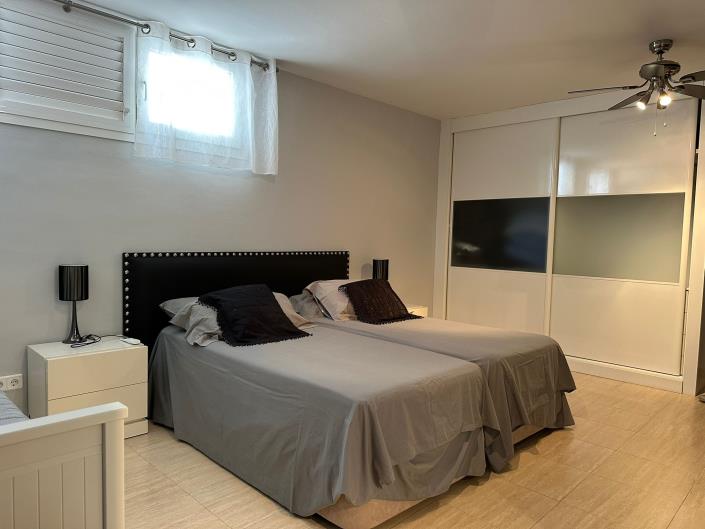 Image No.32-5 Bed Townhouse for sale