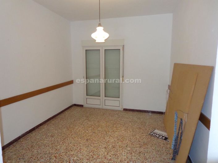 Image No.12-4 Bed Townhouse for sale