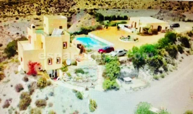 Image No.2-Maison de campagne de 10 chambres à vendre à Tabernas