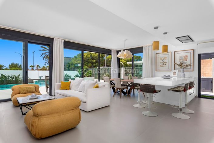 Image No.2-4 Bed Villa for sale