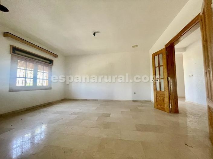 Image No.10-6 Bed Villa for sale