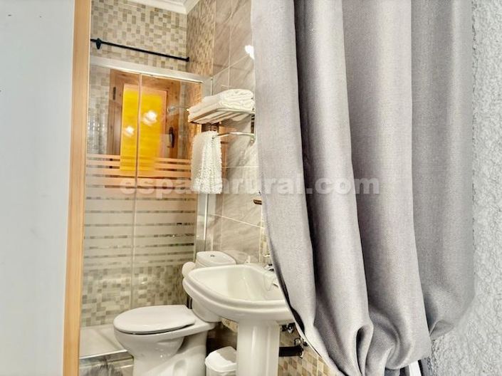 Image No.10-5 Bed Villa for sale