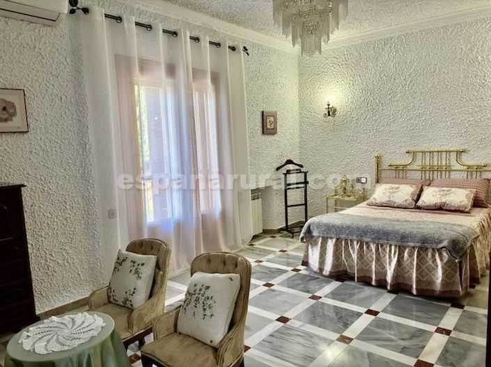 Image No.9-5 Bed Villa for sale