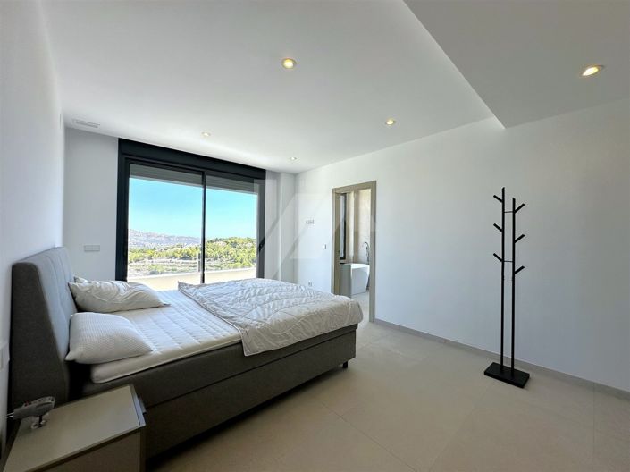 Image No.31-4 Bed Villa for sale