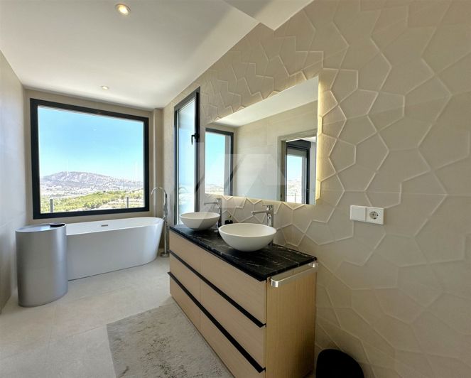 Image No.33-4 Bed Villa for sale