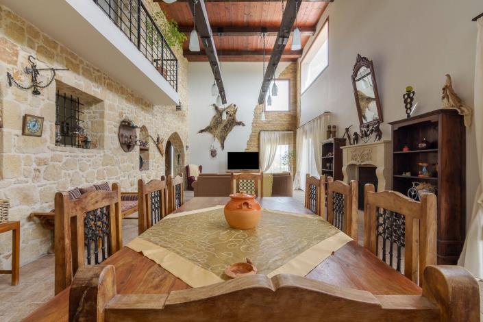 Image No.2-6 Bed Villa for sale