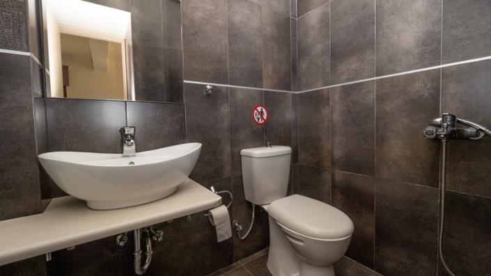 Image No.7-12 Bed Maisonette for sale