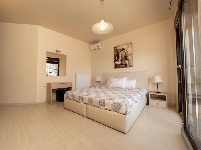 Image No.14-12 Bed Maisonette for sale