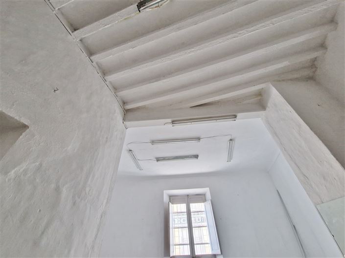 Image No.10-12 Bed Townhouse for sale