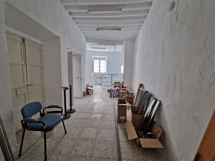 Image No.11-12 Bed Townhouse for sale