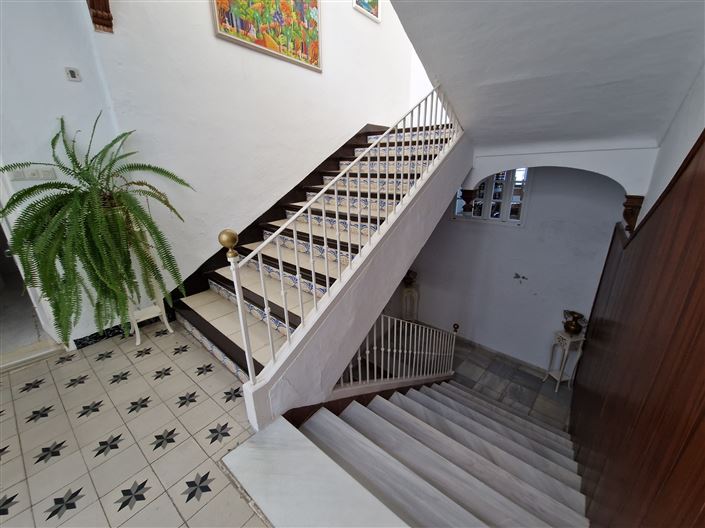 Image No.13-12 Bed Townhouse for sale